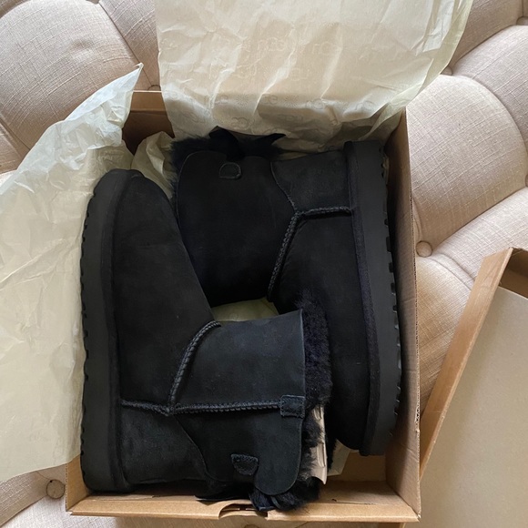 📌📌📌SOLD 📌📌📌 Ugg Mini Bailey Bow II - Picture 8 of 10